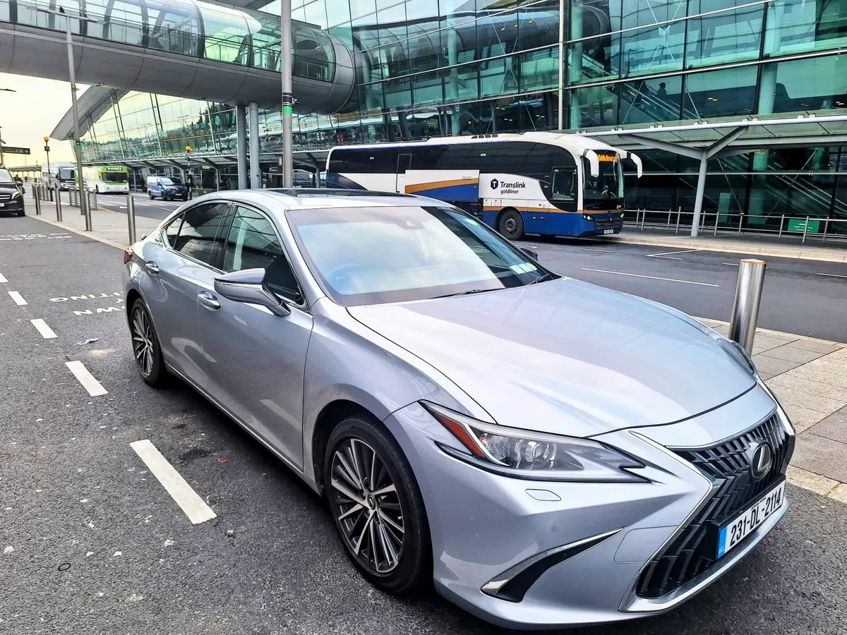 Lexus ES  300h 2023 - Image 3