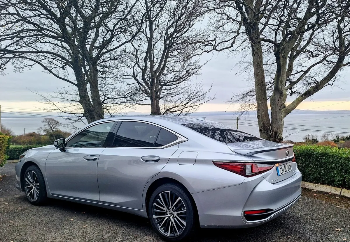 Lexus ES  300h 2023 - Image 1