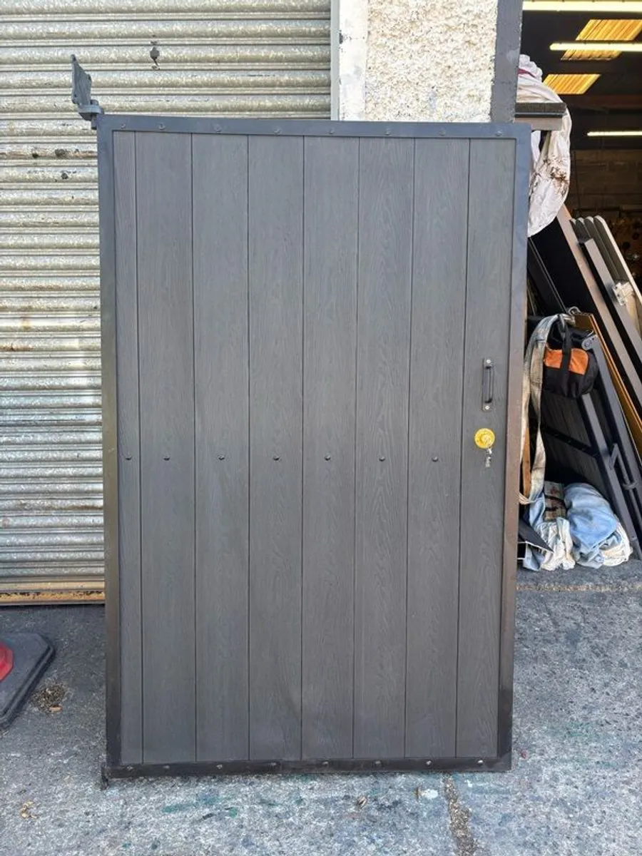 Side Gates