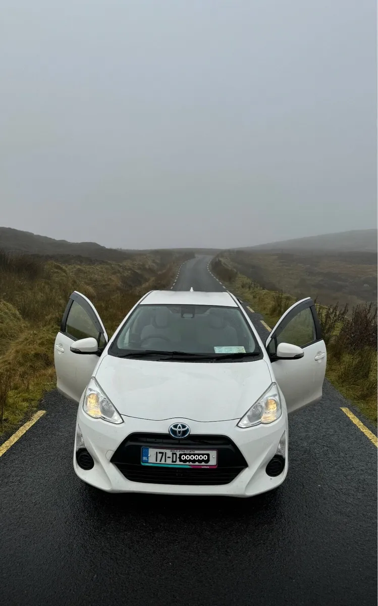 Toyota Aqua 2017 - Image 3