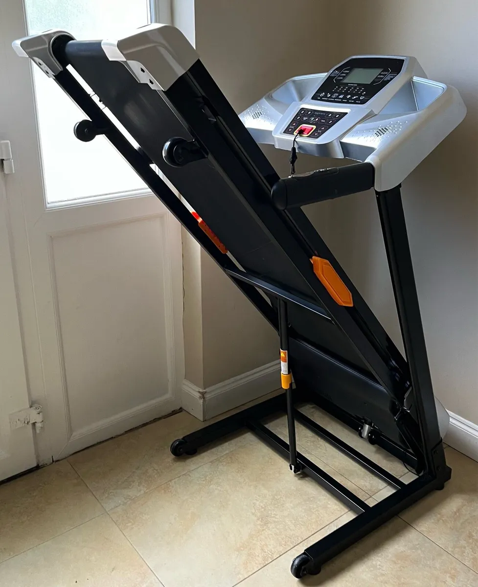 Treadmill 1-14km / 1-10% incline. - Image 1