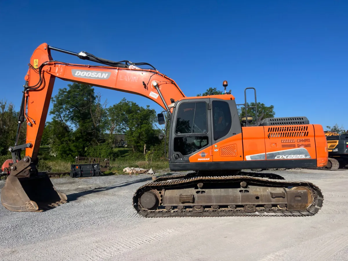 2018 Doosan DX225LC-5 - Image 1