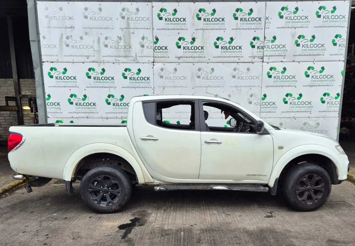 2014 MITSUBISHI L200