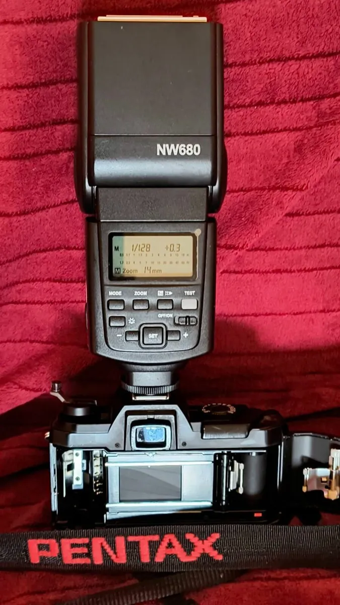 Pentax P30 35mm Film Camera +Flash Canon E-TTL II - Image 4