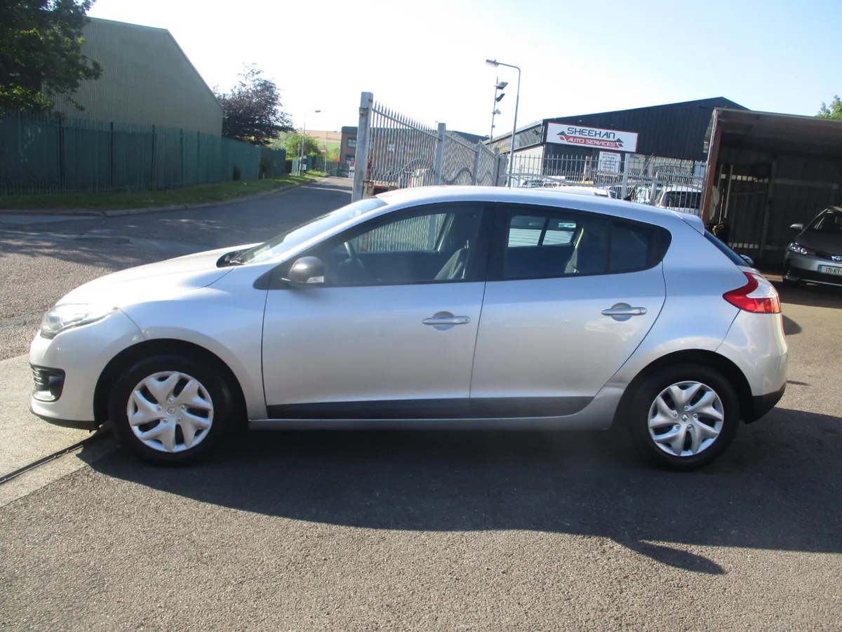 Renault Megane 2015 LOW MILAGE DIESEL CAR - Image 4