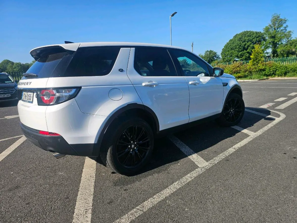 Land Rover Discovery Sport - Image 3