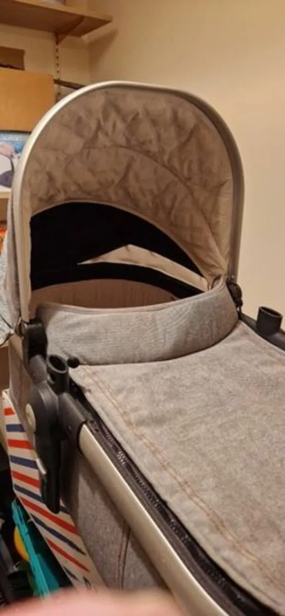 JOOLZ BUGGY Baby Carrycot in Excellent Condition - Image 1