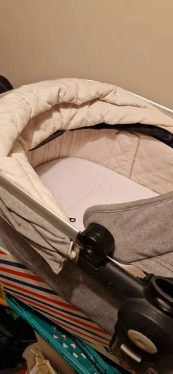 JOOLZ BUGGY Baby Carrycot in Excellent Condition - Image 3