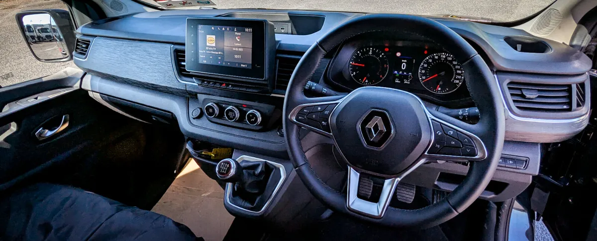 New Renault Trucks Trafic  Red Exclusive - Image 4