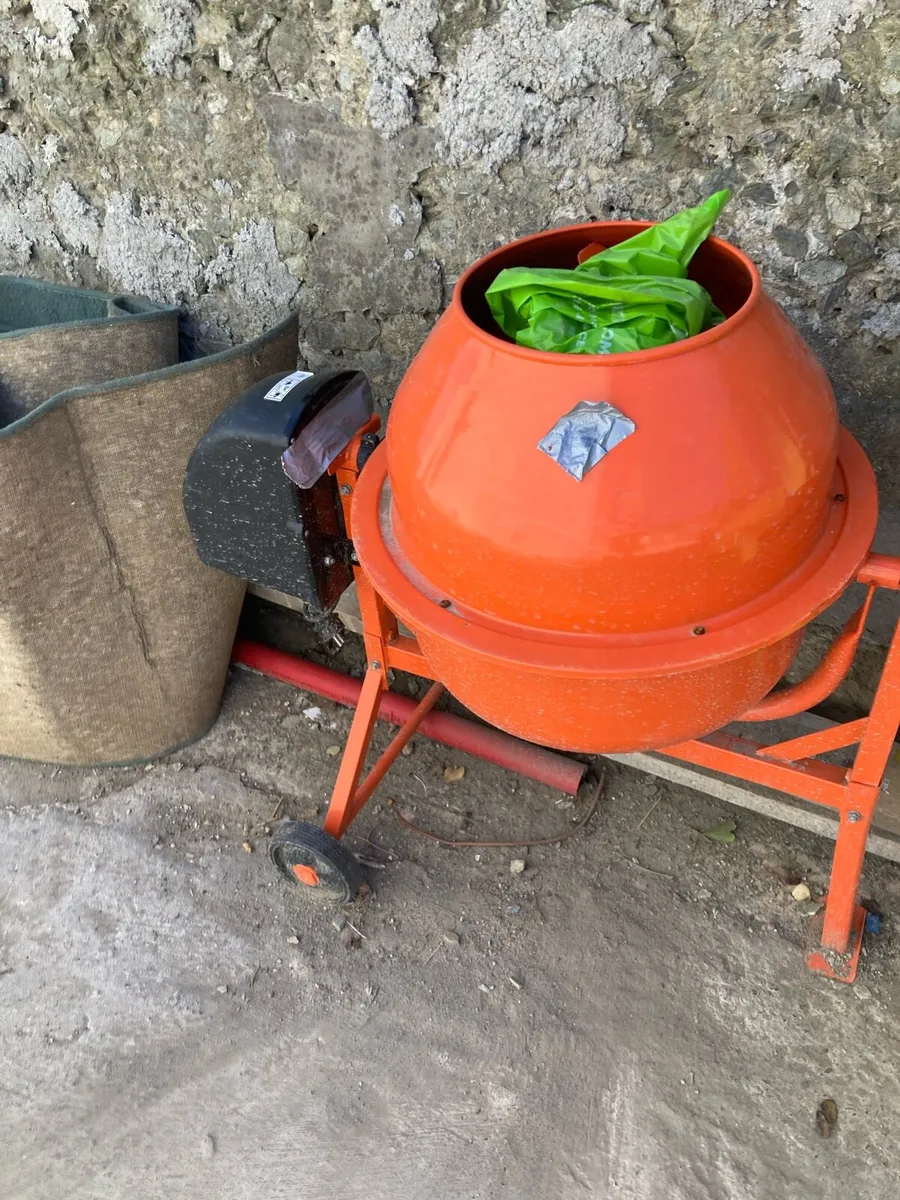 Cement mixer - Image 1