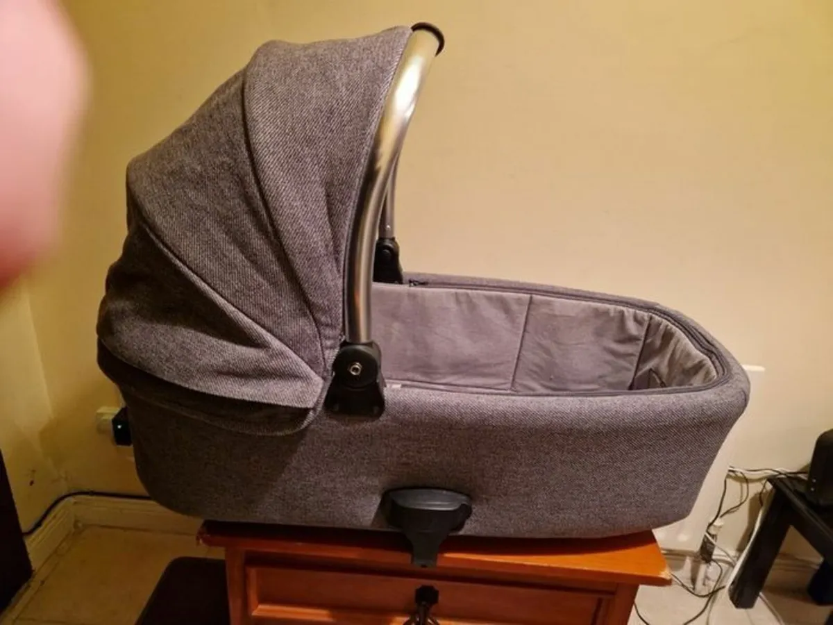 Mamas and Papas Tweed Carrycot in New Condition - Image 2