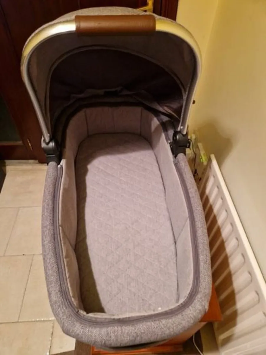Mamas and Papas Tweed Carrycot in New Condition - Image 3