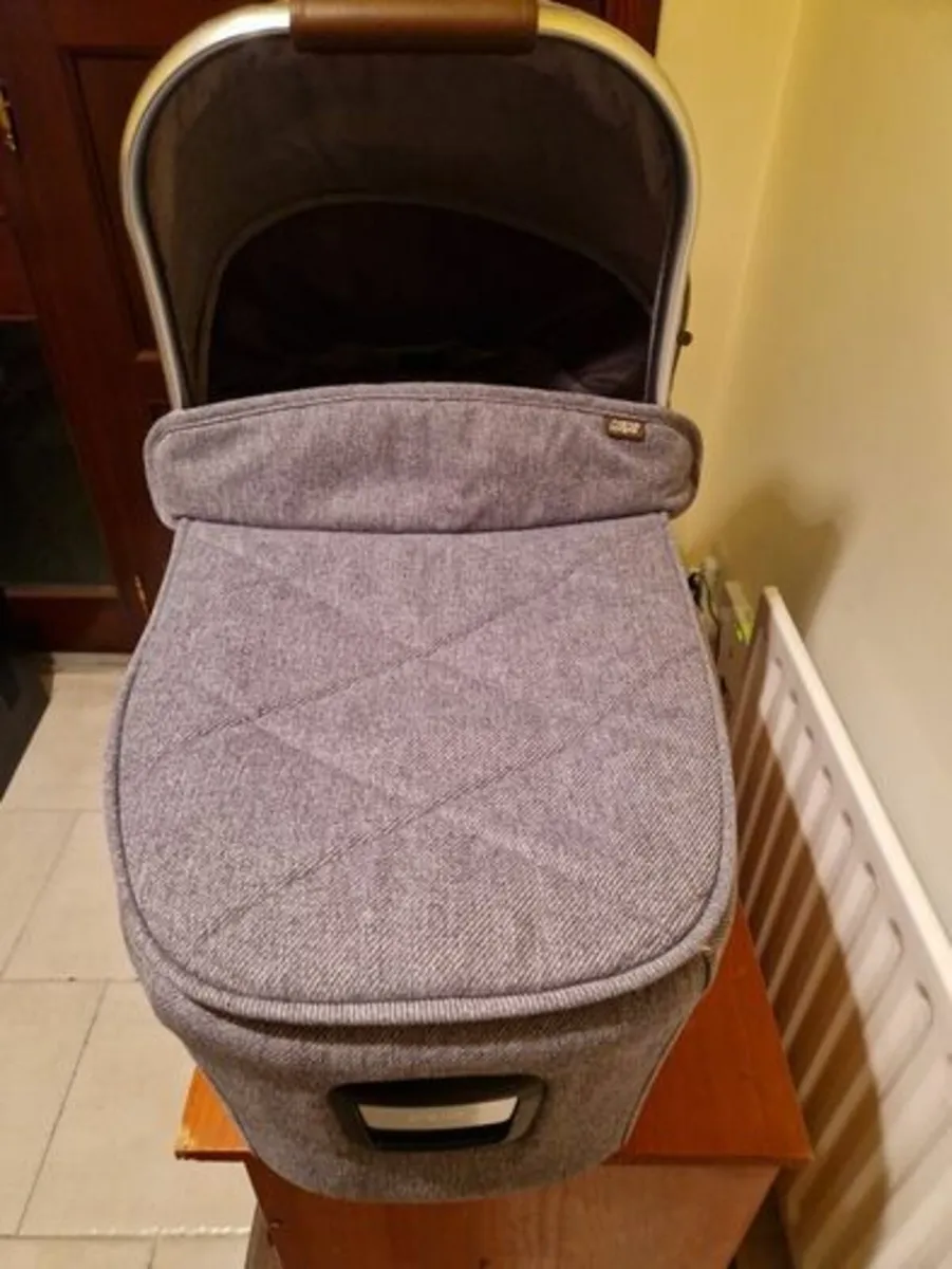 Mamas and Papas Tweed Carrycot in New Condition - Image 4