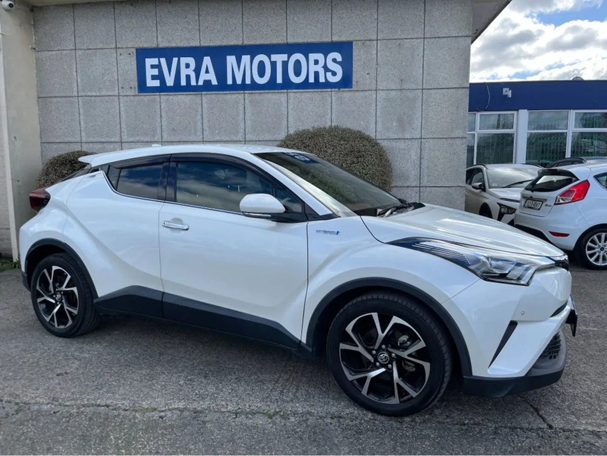 Toyota C-HR SOL Automatic Hybrid 1.8 Petrol //hig - Image 3
