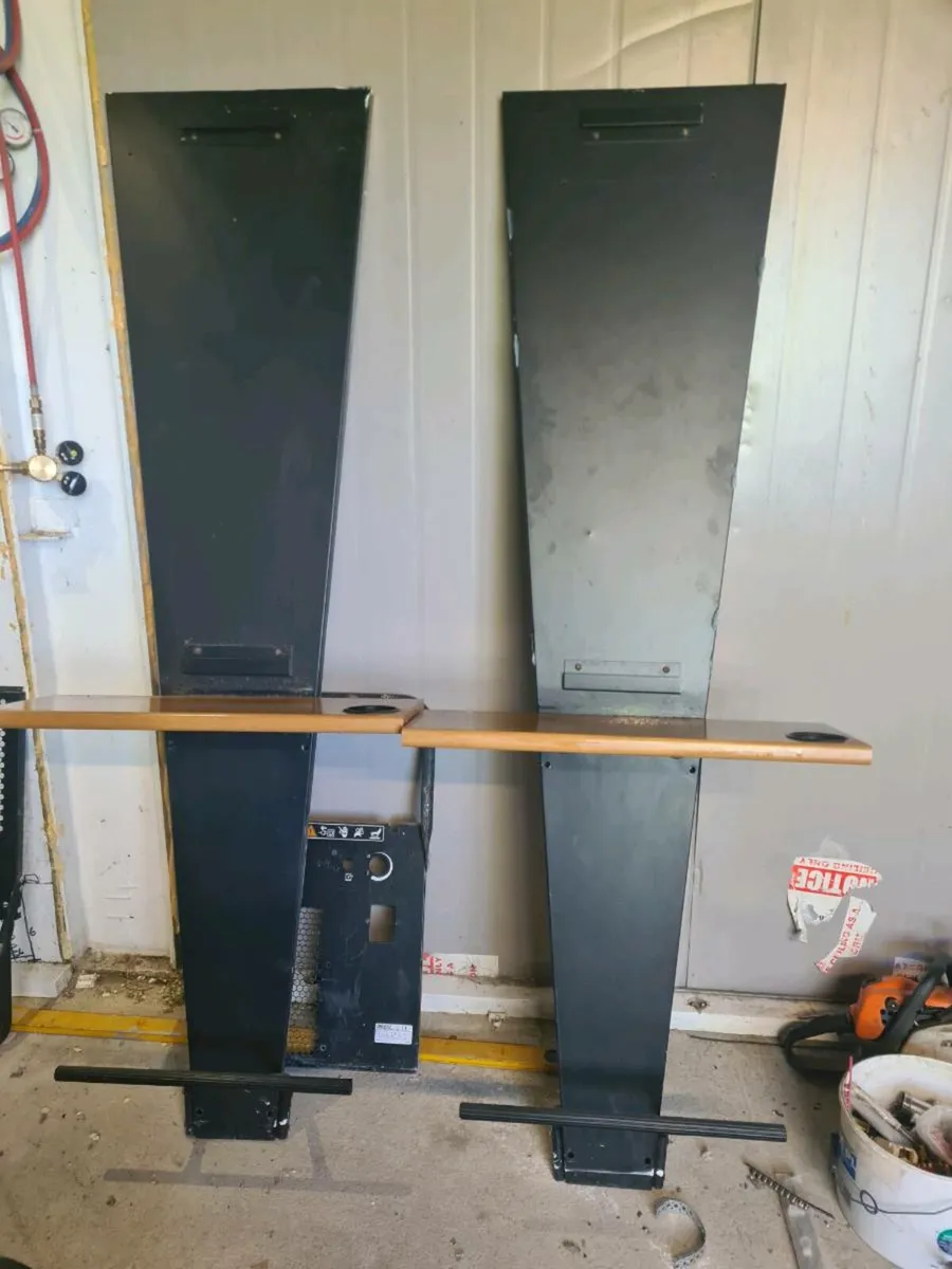 Hairdresser equipment - Image 1