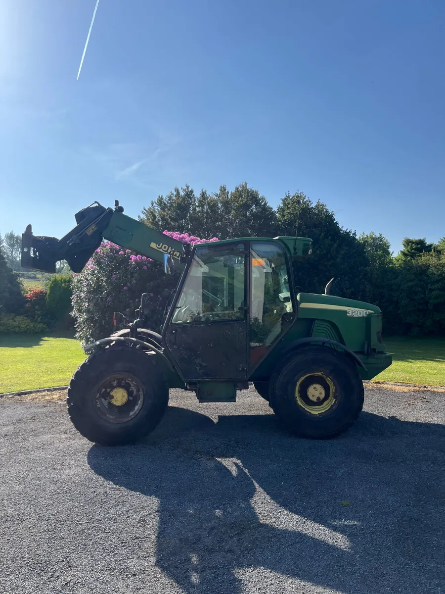 John Deere 3200 telehandler - Image 1