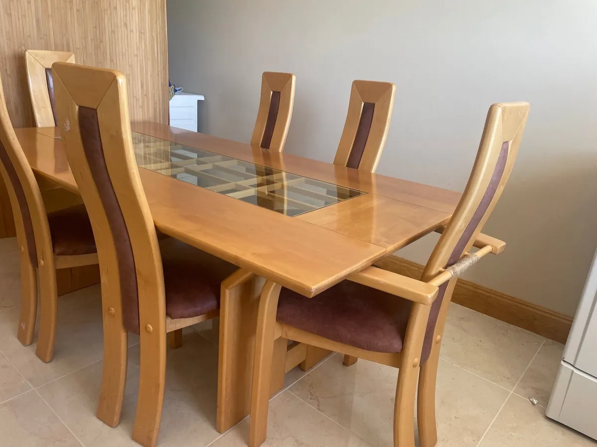 Table and chairs - Image 2
