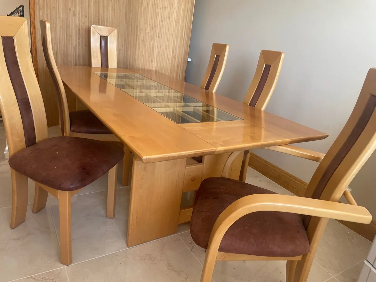Table and chairs - Image 3