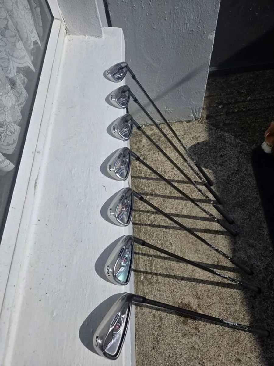 wilson staff D350 5-SW irons - Image 1