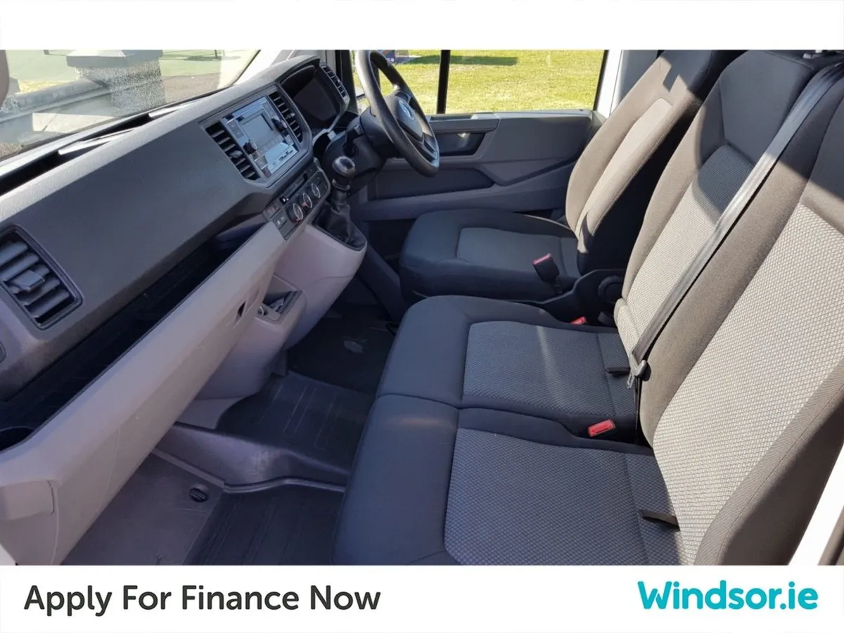 Volkswagen Crafter Crafter 35 MWB 140BHP M6F 5DR - Image 4