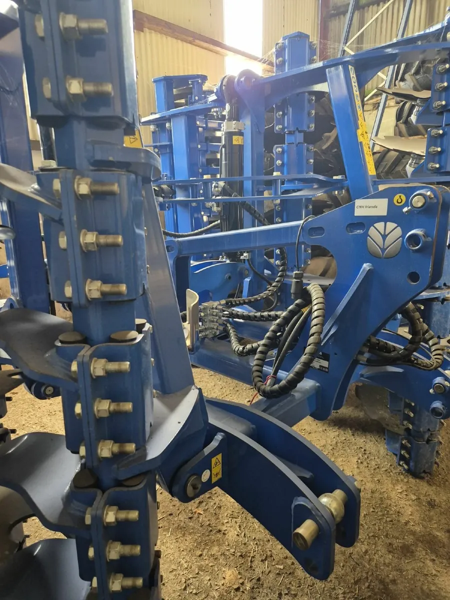New Holland SDM 400 Compact Folding Disc Harrow - Image 2
