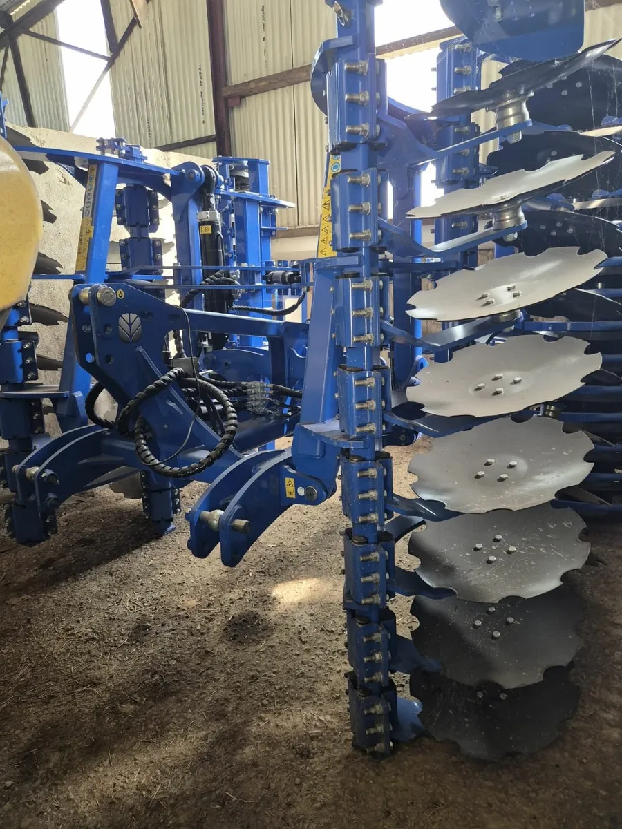 New Holland SDM 400 Compact Folding Disc Harrow - Image 4
