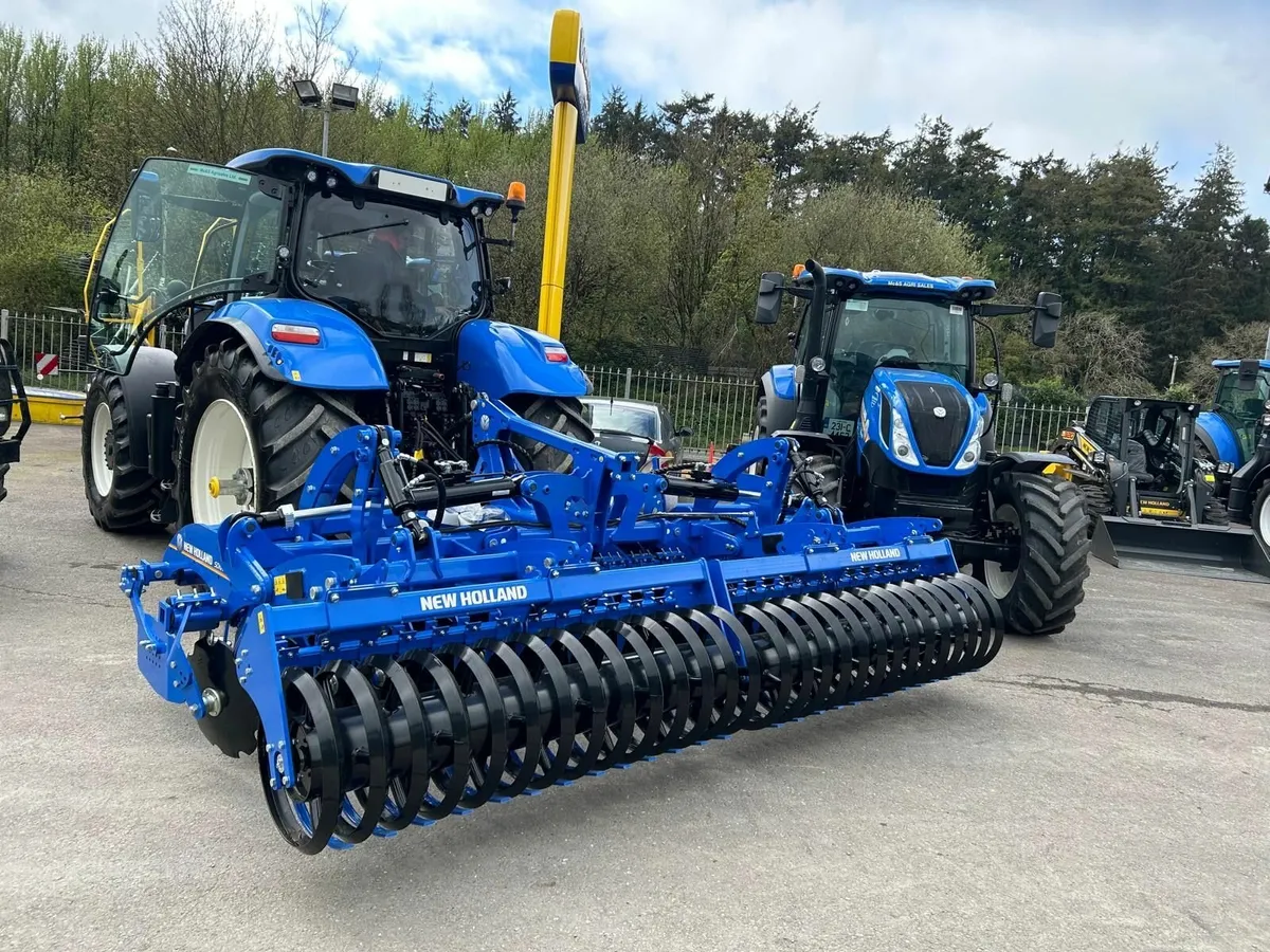 New Holland SDM 400 Compact Folding Disc Harrow - Image 1