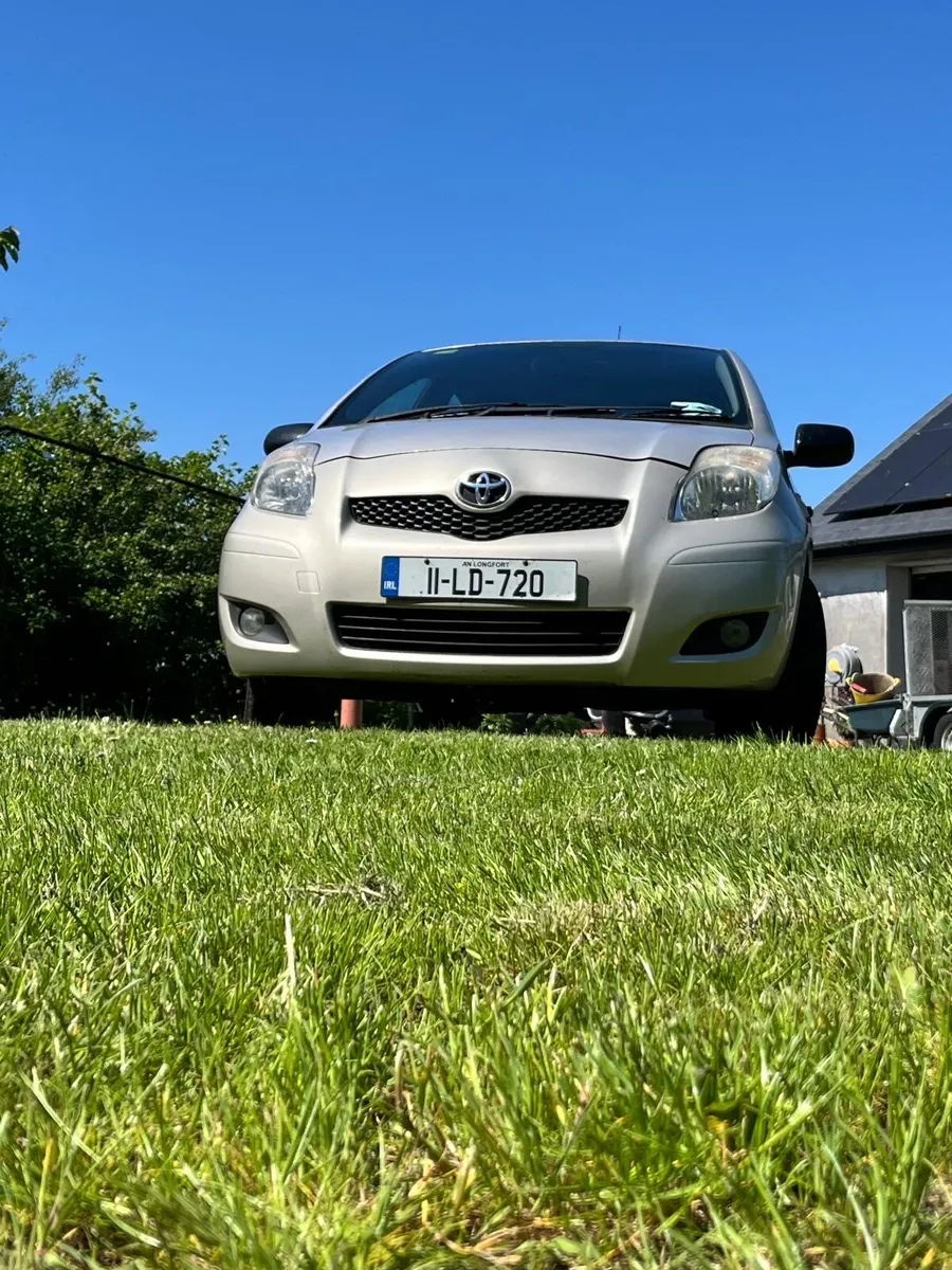 Toyota Yaris 2011 - Image 2