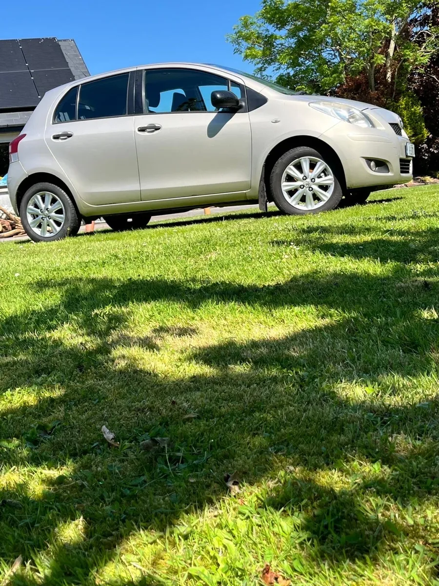 Toyota Yaris 2011 - Image 3