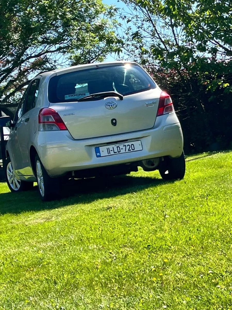 Toyota Yaris 2011 - Image 4