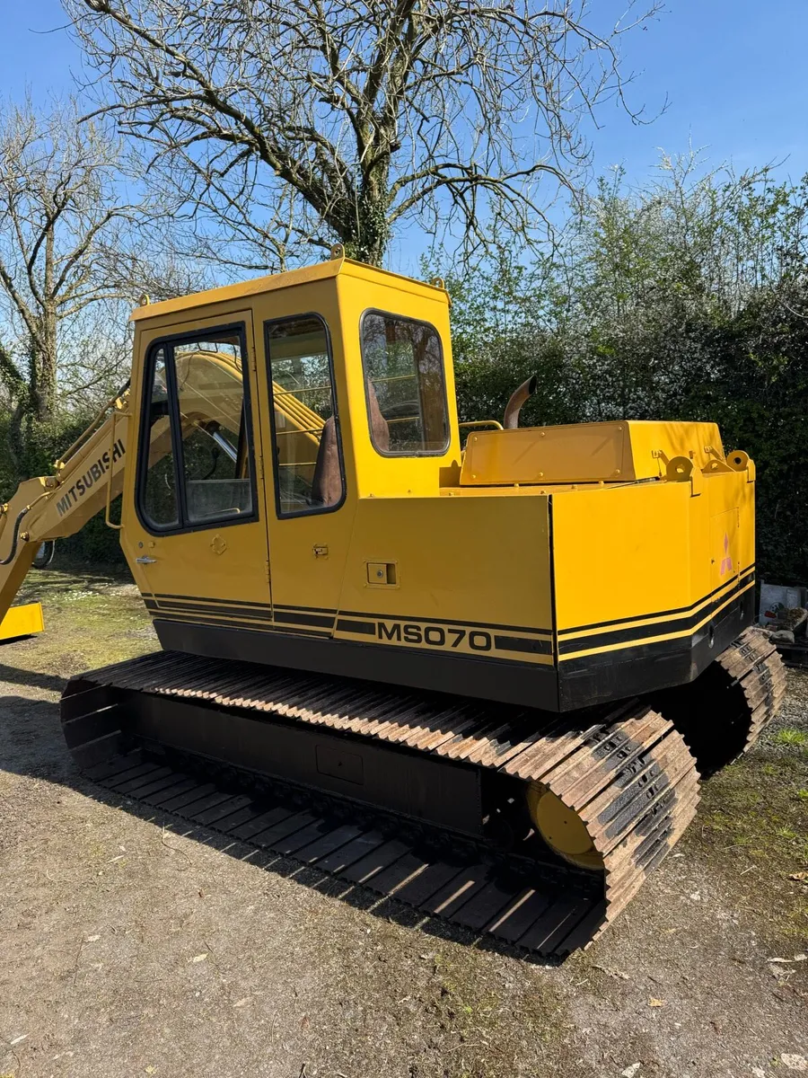 Mitsubishi 7 ton digger excavator No Vat - Image 1