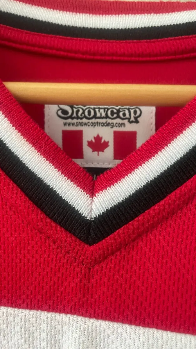 New Canada jersey large - Image 2