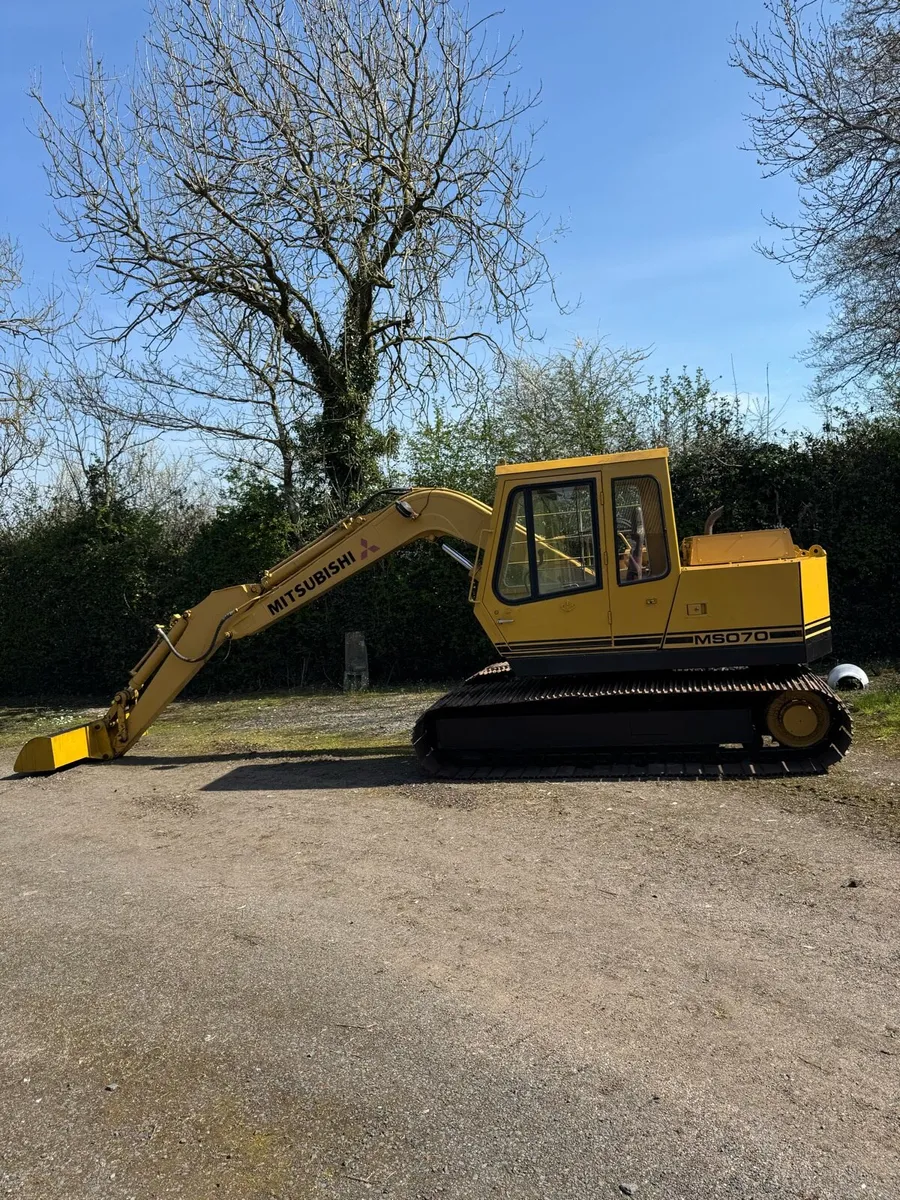 Mitsubishi 7 ton digger excavator No Vat - Image 4