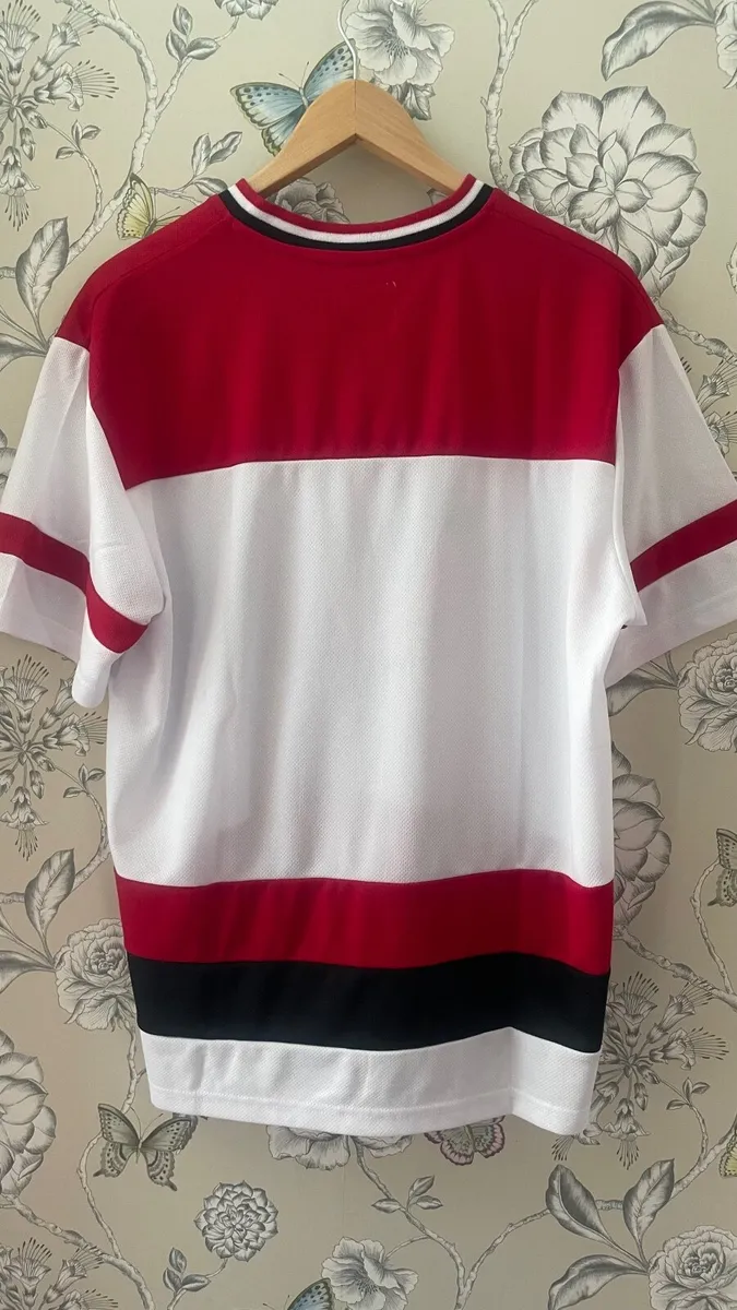 New Canada jersey large - Image 3