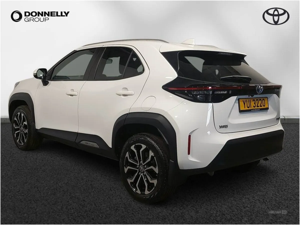 Toyota Yaris Cross 1.5 Hybrid Design 5dr CVT - Image 2