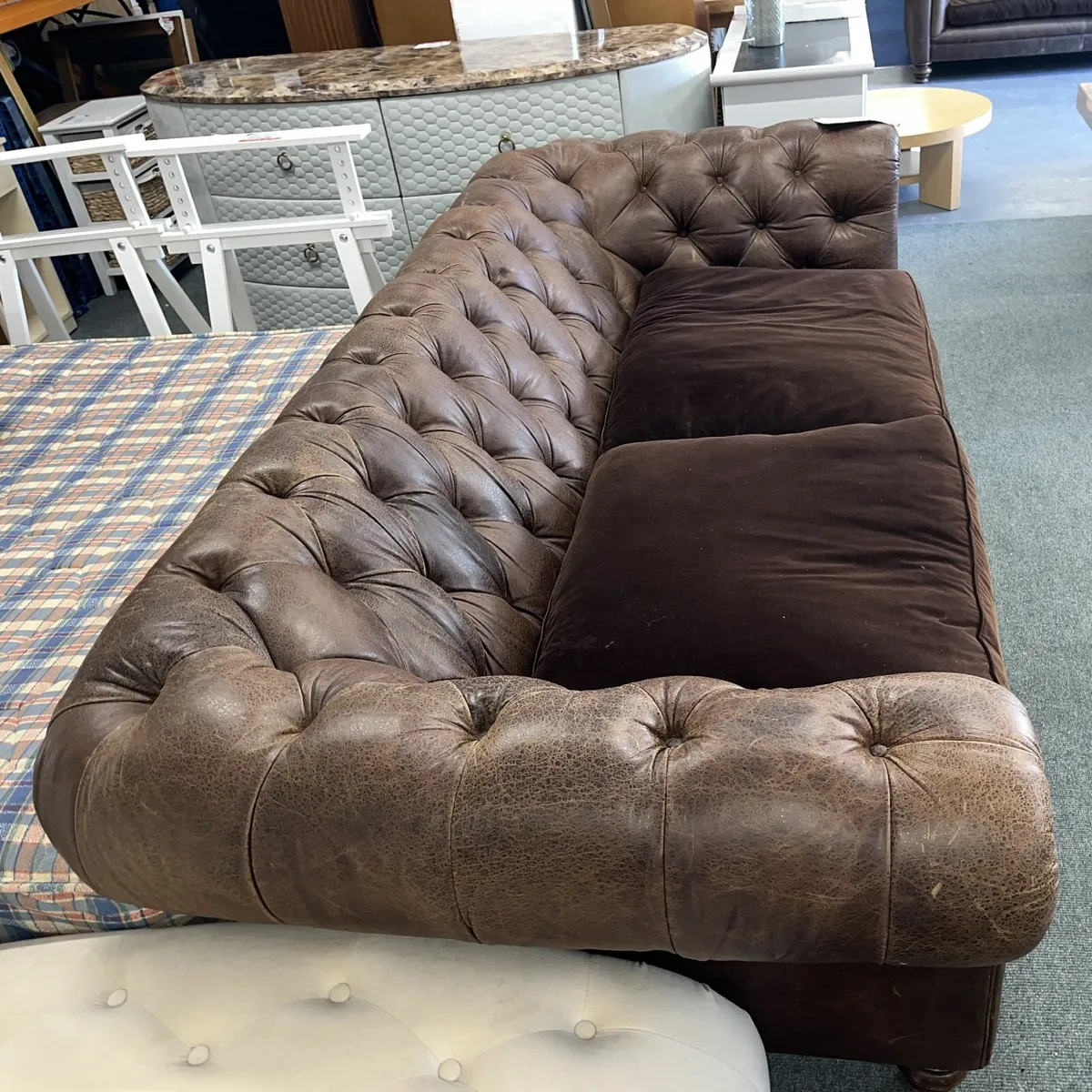 Super chocolate brown leather chesterfield sofa - Image 3