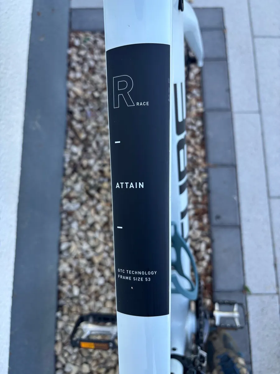 Cube Attain Road Bike - Image 3