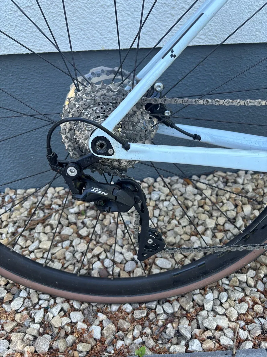 Cube Attain Road Bike - Image 4
