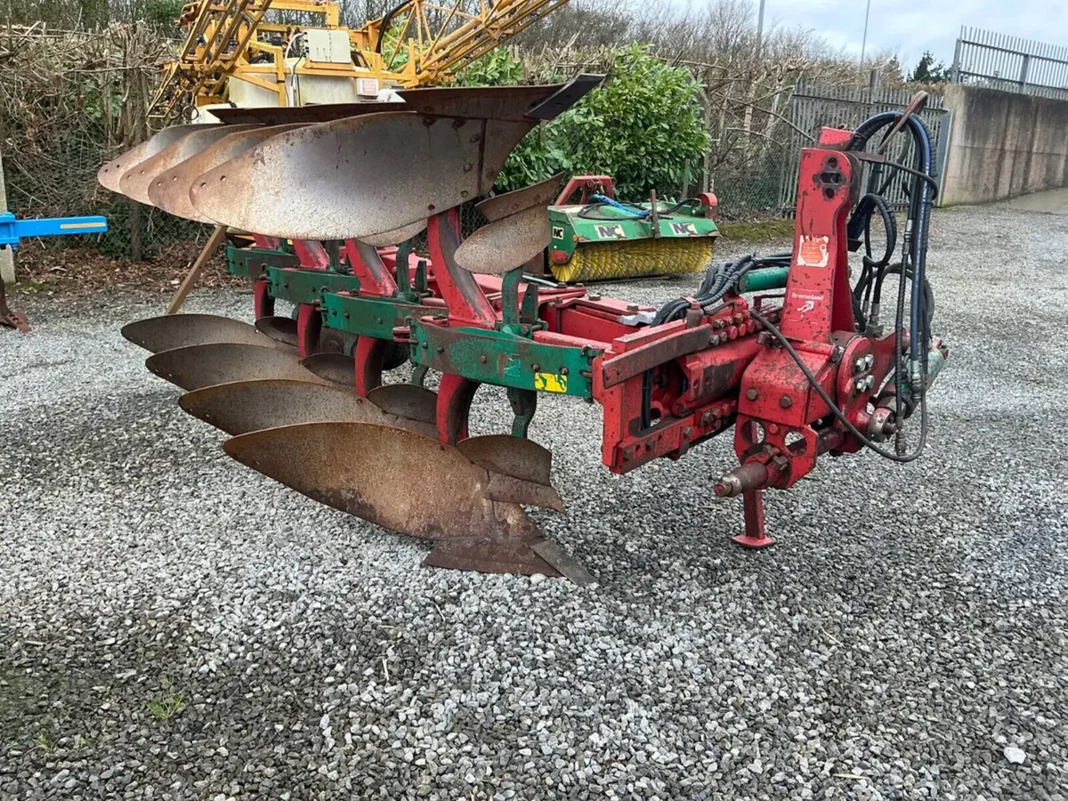KVERNELAND 4 FURROW PLOUGH - Image 1
