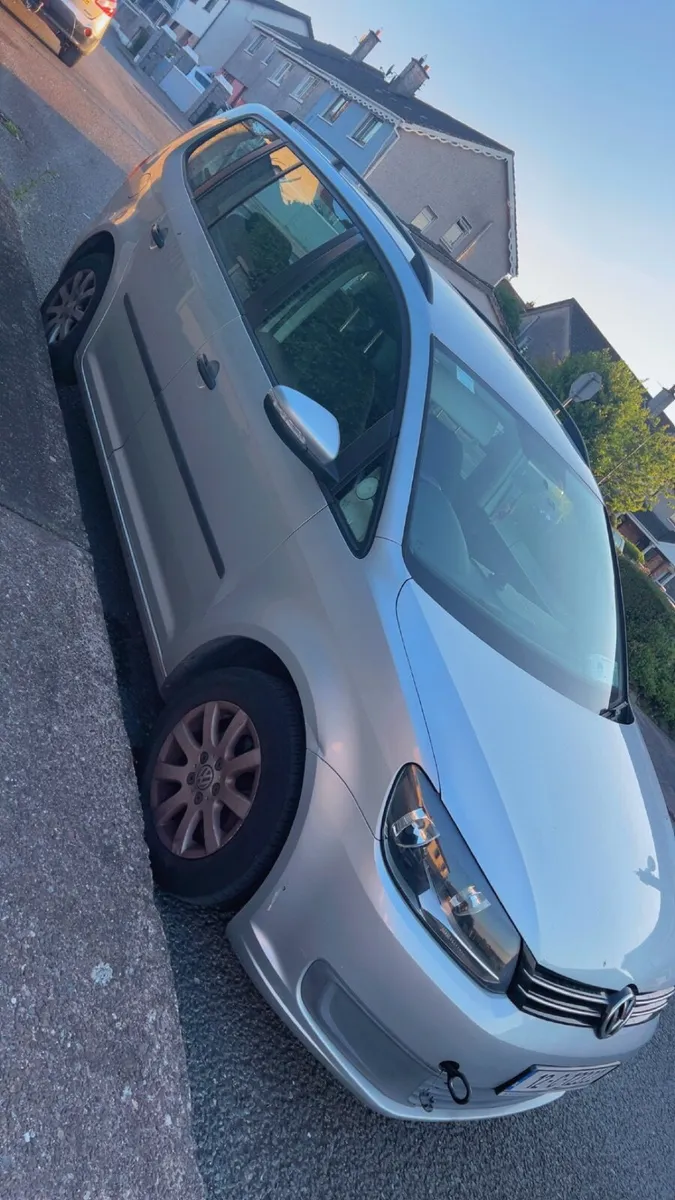 Volkswagen Touran 2012 - Image 2