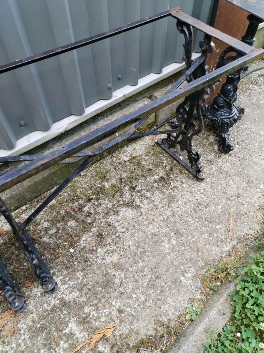Table base - Image 1