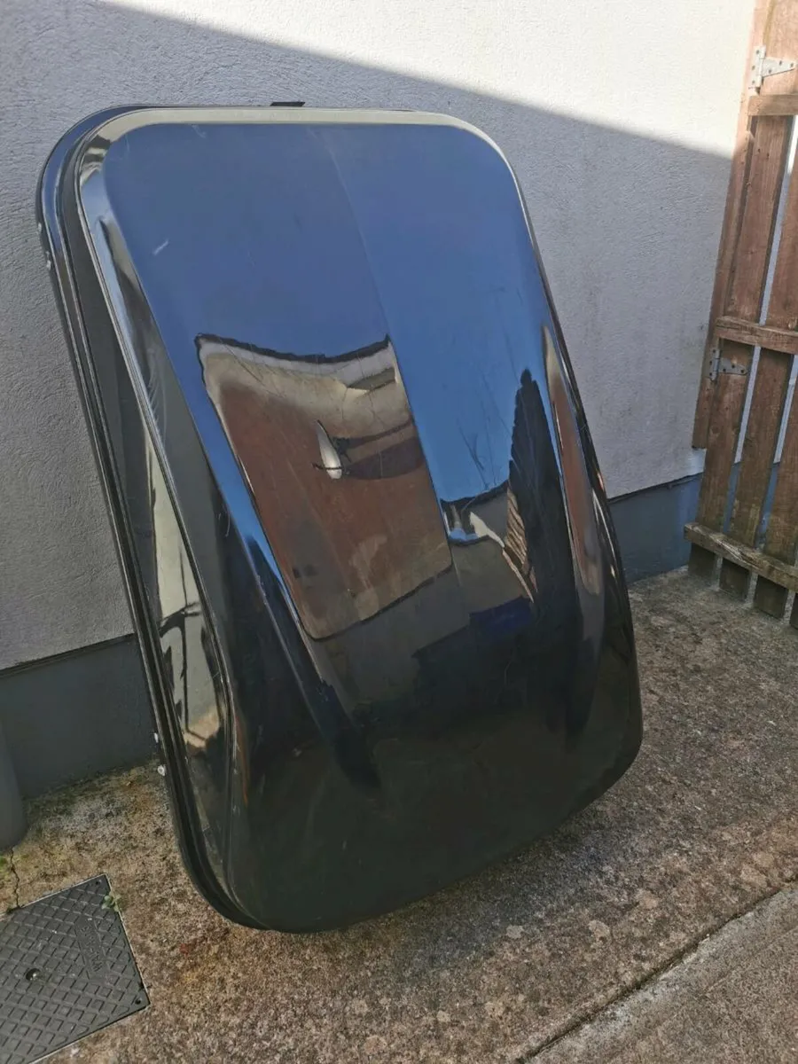Roof box - Image 2