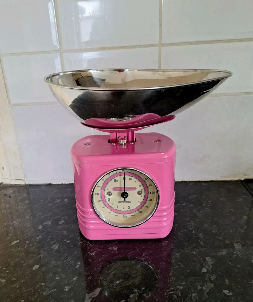 Typhoon vintage style kitchen scales - Image 1