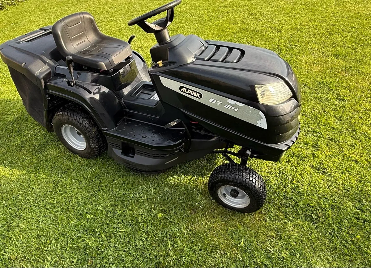 1 OWNER MOWER SPOTLESS - Image 1