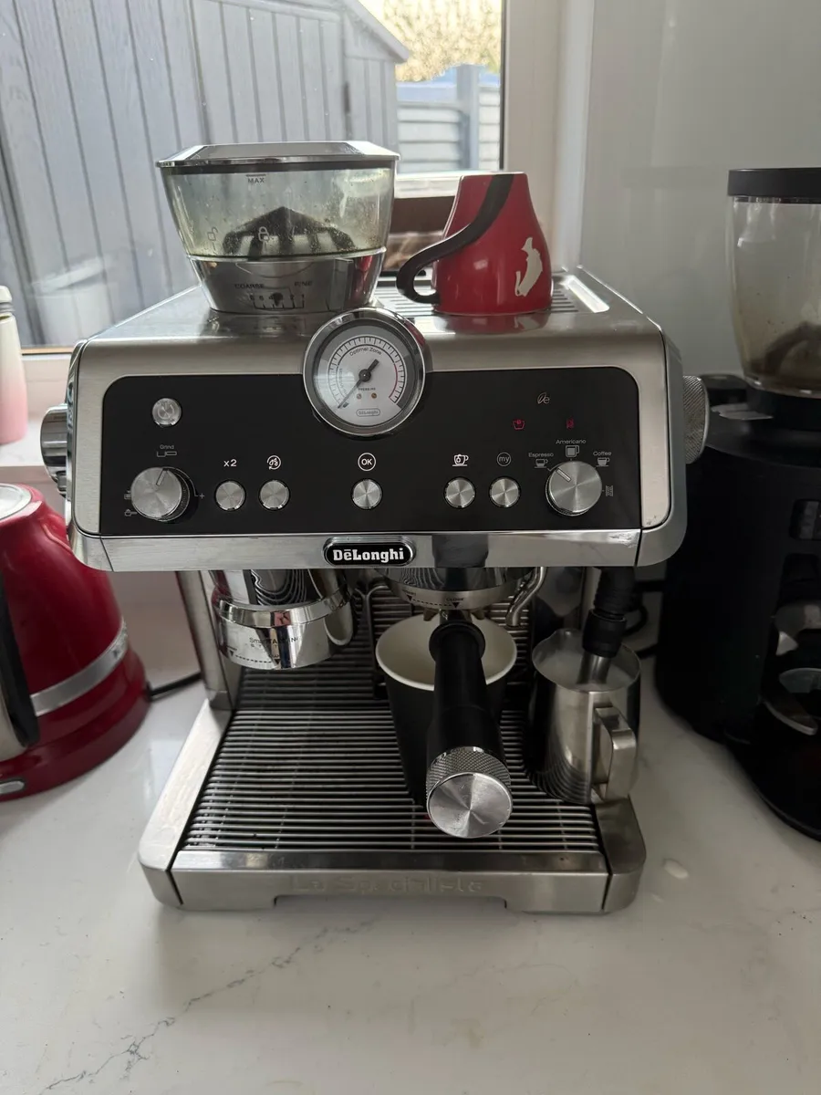 Delonghi La Specialista coffee machine - Image 1
