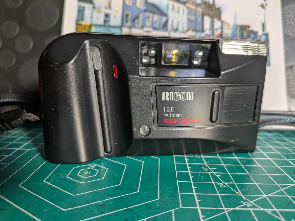 🎞️ Ricoh point& shoot camera 📸 35mm prime lens - Image 1