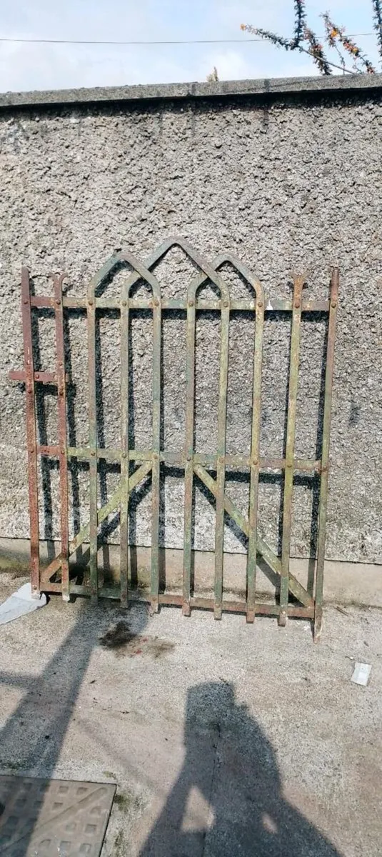 Old gate - Image 3