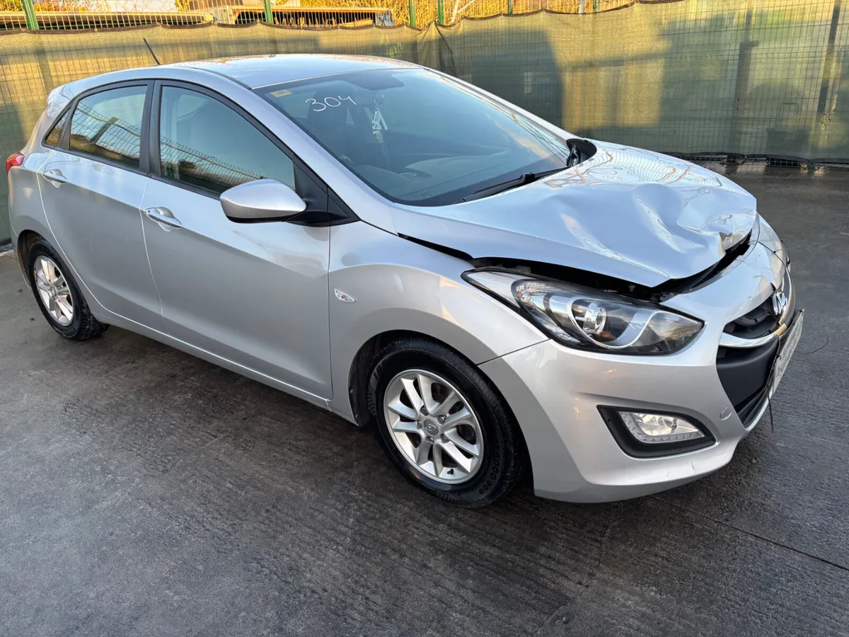 2012 Hyundai i30  light front damage - Image 2