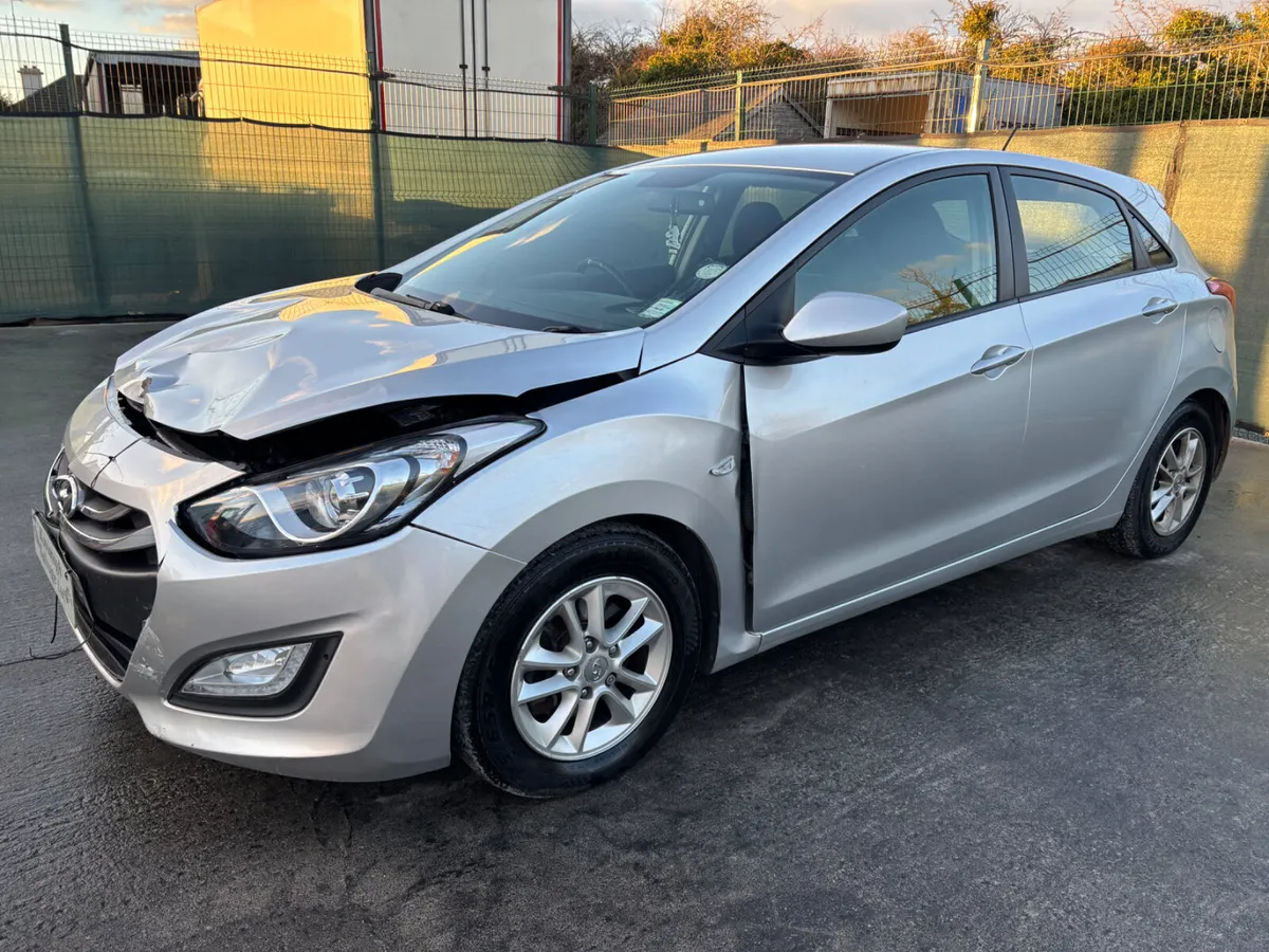 2012 Hyundai i30  light front damage - Image 3