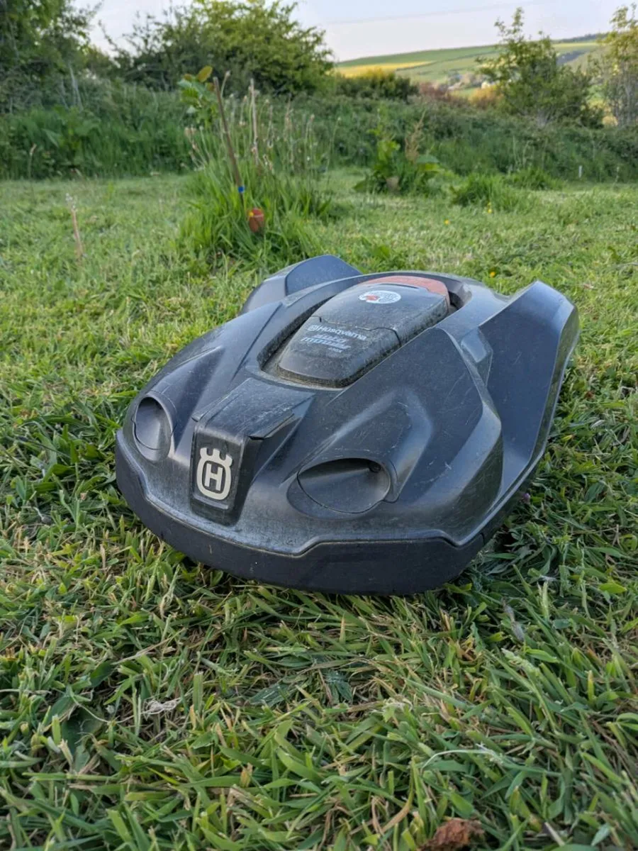 Husqvarna Automower 430x - 3,200 sq m / 0.8 acre